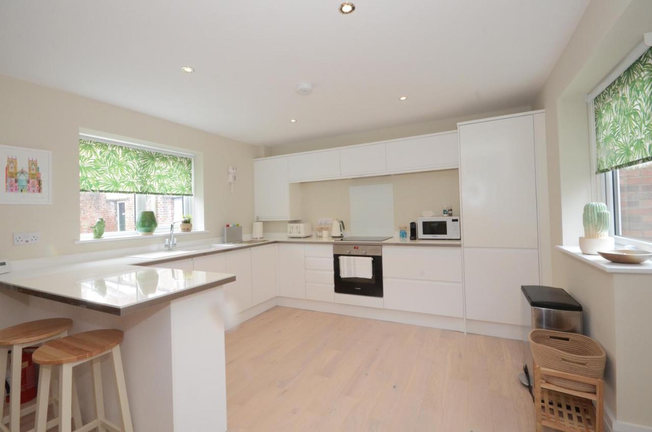 The Mews - 2 Bedroom Luxury, Spacious House With Free Parking York Eksteriør billede